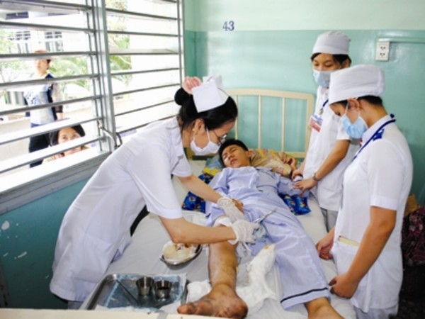 Nhiều người nhập viện vì sốt xuất huyết