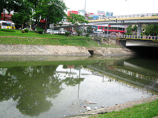 Sông, hồ Hà Nội ngày càng ô nhiễm