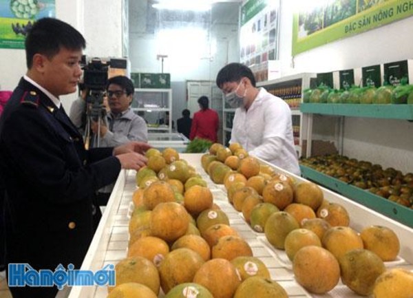 Kiểm tra an toàn thực phẩm tại cửa hàng nông sản Hai Minh