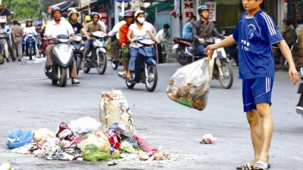 Từ ngày 1/2, vứt rác trên vỉa hè bị phạt từ 3 đến 5 triệu