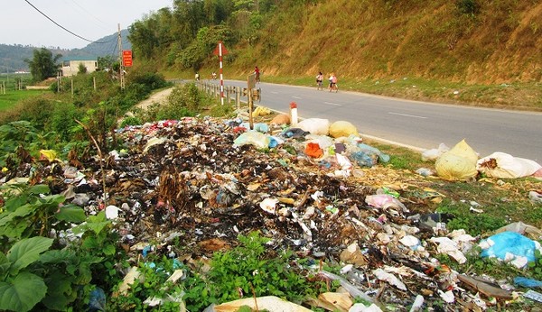 Khó kiểm soát rác thải nông thôn ở Điện Biên