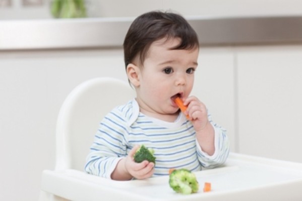 Khuyến cáo trẻ sơ sinh dưới 1 tuổi không nên dùng nước ép hoa quả