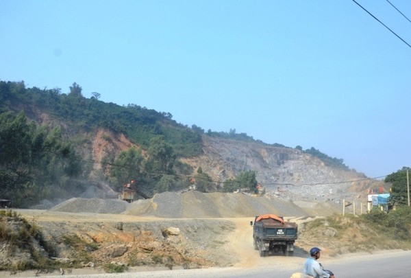 Thanh Hóa: Tạm dừng hoạt động mỏ khai thác đá gây ô nhiễm môi trường