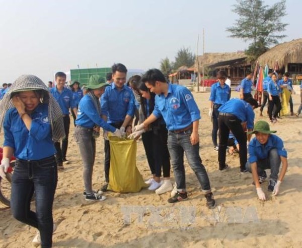 Thanh Hóa: Ra quân làm sạch biển Hải Hòa