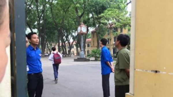76.000 học sinh Hà Nội đang làm bài thi môn Ngữ Văn vào lớp 10