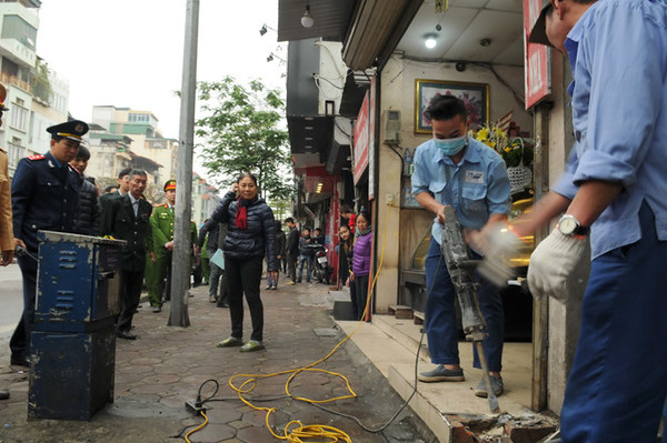 Xử lý vỉa hè ở Hà Nội vẫn 'đánh trống bỏ dùi'