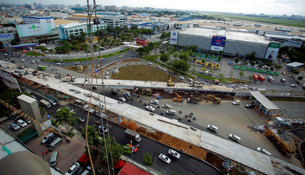Cầu vượt thép vào sân bay Tân Sơn Nhất đưa vào sử dụng trước 2 tháng