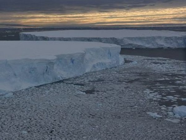 Khối băng khổng lồ hơn 1.000 tỷ tấn bắt đầu tách khỏi Nam Cực