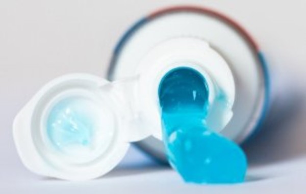 chất phụ gia trong kem đánh răng có thể gây vô sinh