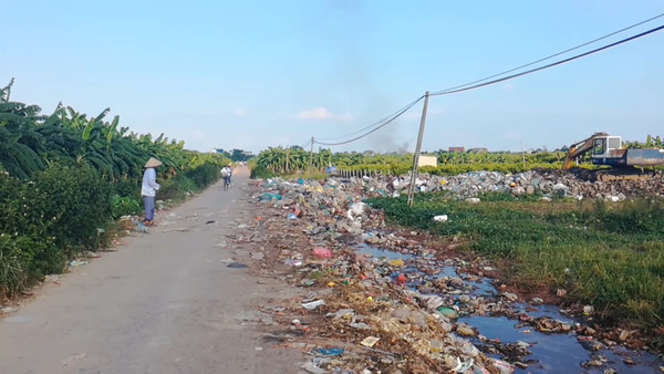 Yên Hòa - Hưng Yên: Hơn 100m đường toàn rác