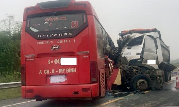 Tai nạn nghiêm trọng trên cao tốc Hà Nội - Lào Cai