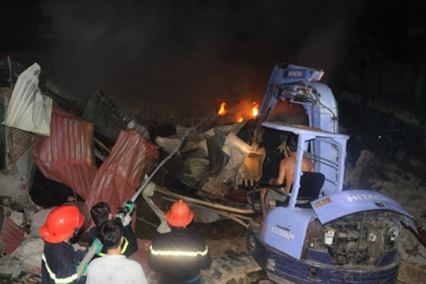 Thanh Hóa: Cháy lớn kho bông vải nửa đêm, thiệt hại hàng tỷ đồng