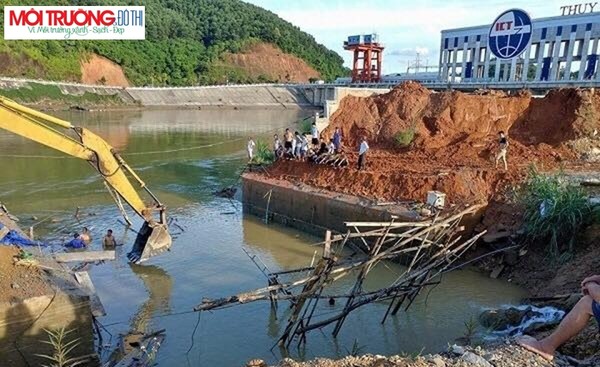 Cận cảnh sập cầu Vòm thuộc khu vực nhà máy thủy điện ICT Chiêm Hóa