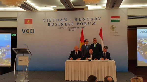 Việt Nam - Hungary ký biên bản phát triển lĩnh vực cấp thoát nước