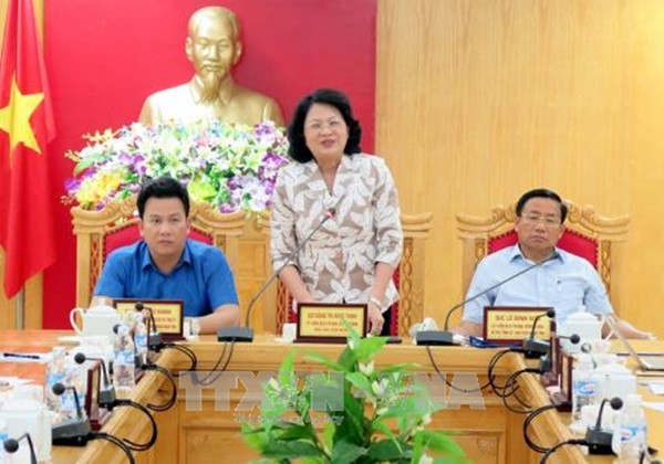 Phó Chủ tịch nước trao hỗ trợ Hà Tĩnh khắc phục hậu quả bão số 10