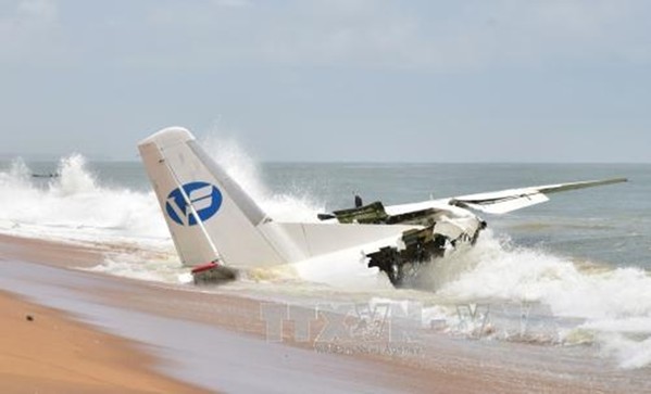 Máy bay rơi xuống biển vỡ thành nhiều mảnh, ít nhất 4 người tử nạn