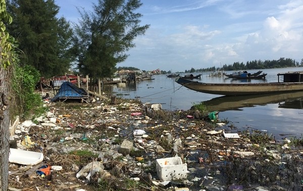 Chính quyền có thờ ơ để phá Tam Giang ô nhiễm vì rác thải “bủa vây”?