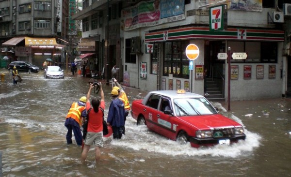 Cách giải quyết “mưa ngập đường vẫn thiếu nước” của Hong Kong