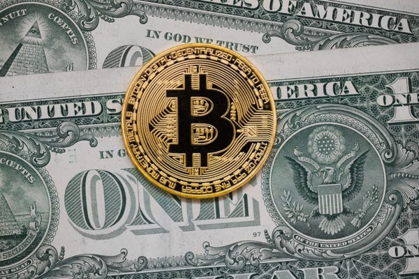 Giá bitcoin hôm nay 25/10: Trượt dài thê thảm