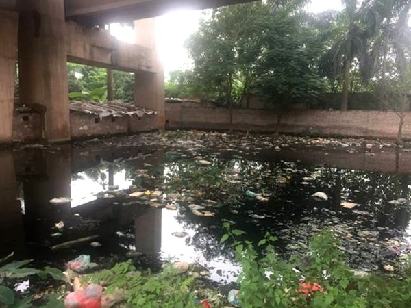 Hà Nội: Ô nhiễm môi trường dưới gầm cầu Thăng Long