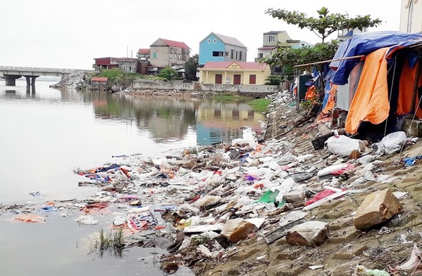 Quảng Bình: Rác thải ngập tràn chợ quê Lý Hòa