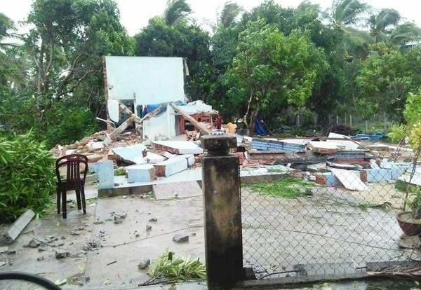 Quảng Nam: Lốc xoáy sập nhà, 3 cha con bị thương nặng