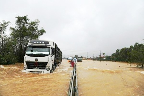 Dự báo thời tiết 6/11: Nước lũ nhiều sông Miền Trung lên mức kỷ lục