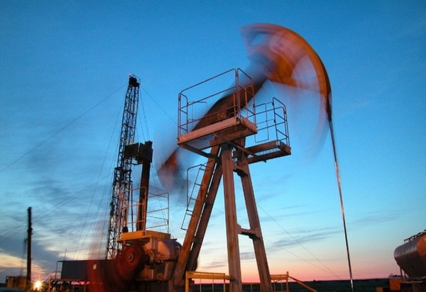 Giá xăng dầu hôm nay 11/11: Hướng tới đỉnh cao tuần mới