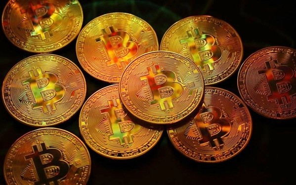 Giá bitcoin hôm nay 14/11: Tạm thời dứt đà sụt giá