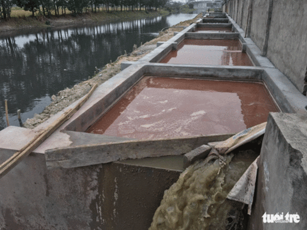 Cận cảnh cống xả thải doanh nghiệp đầu độc kênh thủy lợi ở Hưng Yên