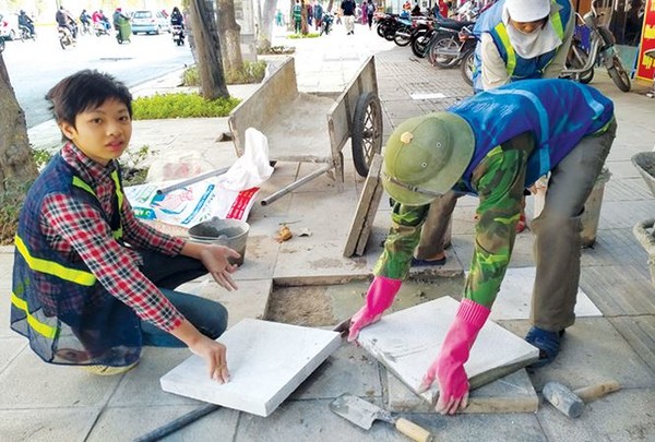 Lát đá vỉa hè: Chủ tịch Hà Nội yêu cầu thanh tra, làm rõ trách nhiệm