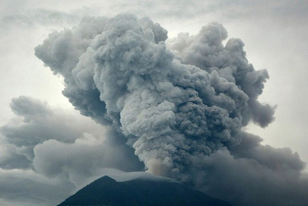 Bali “nín thở” chờ núi lửa phun trào