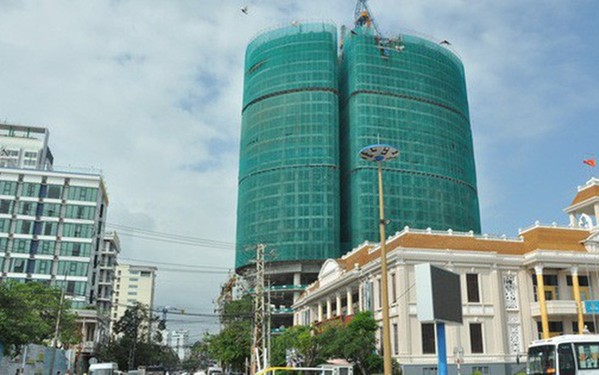 Cần cẩu 500 tấn 'giải cứu' cẩu tháp gãy tại dự án Panorama Nha Trang