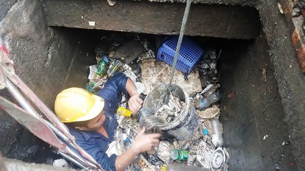 TP. HCM yêu cầu dọn sạch rác ở rốn ngập để hỗ trợ “siêu máy bơm”