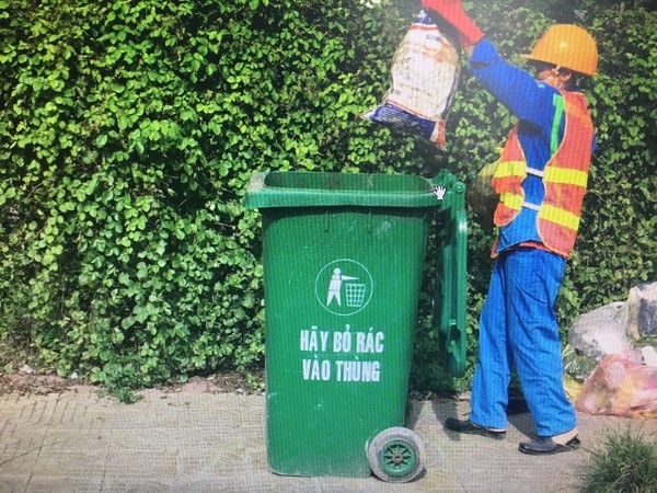 Chị Lê Thị Bé: Hơn 30 năm gắn bó với nghề quét rác