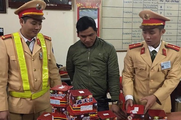 Công an Quảng Ninh bắt giữ đối tượng vận chuyển 12kg pháo