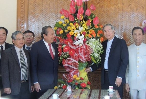 Phó Thủ tướng Trương Hòa Bình chúc mừng Giáng sinh tại Kon Tum