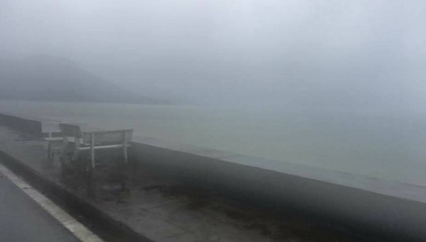 Côn Đảo mưa trắng trời trong bão số 16