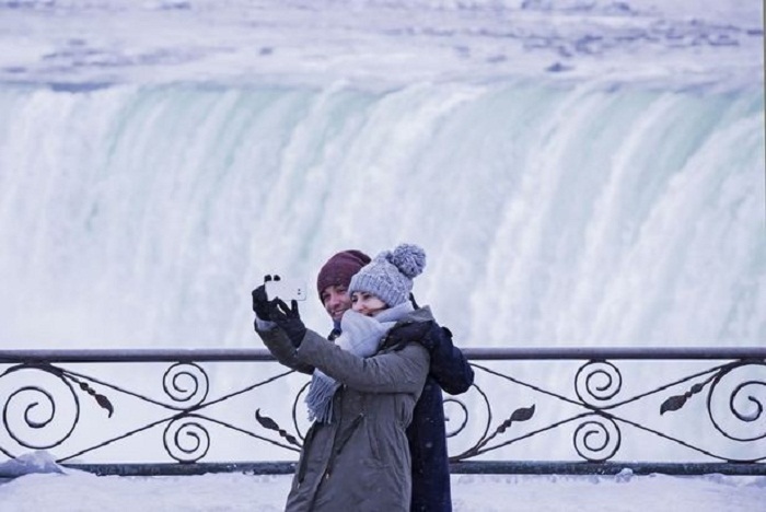 Ngỡ ngàng trước khung cảnh băng giá tuyệt đẹp tại Thác Niagara