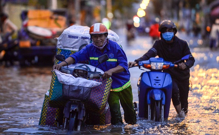 Đầu năm mới, Sài Gòn lại khổ vì triều cường