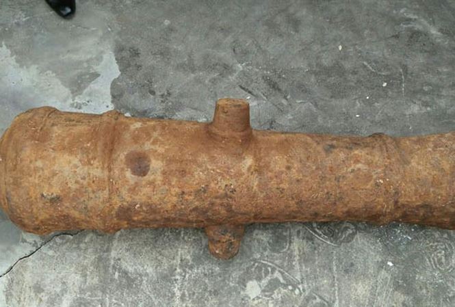 Đào được súng thần công niên đại gần 200 năm bán sắt vụn giá bèo