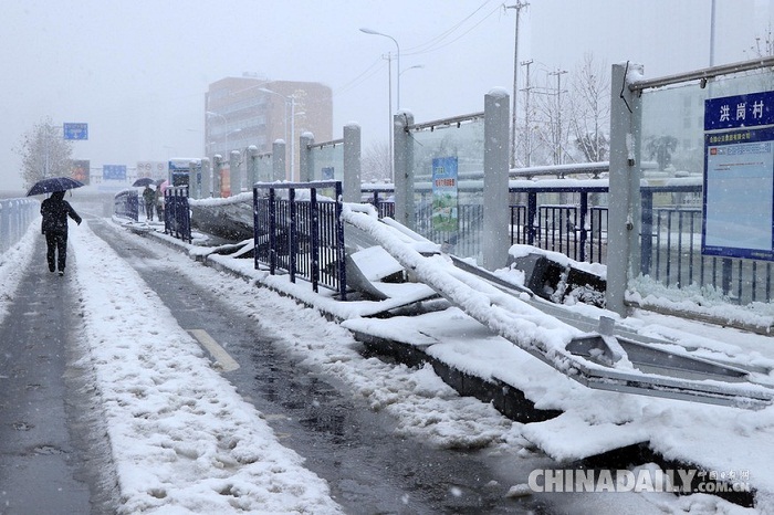 Trung Quốc tăng mức báo động về bão tuyết