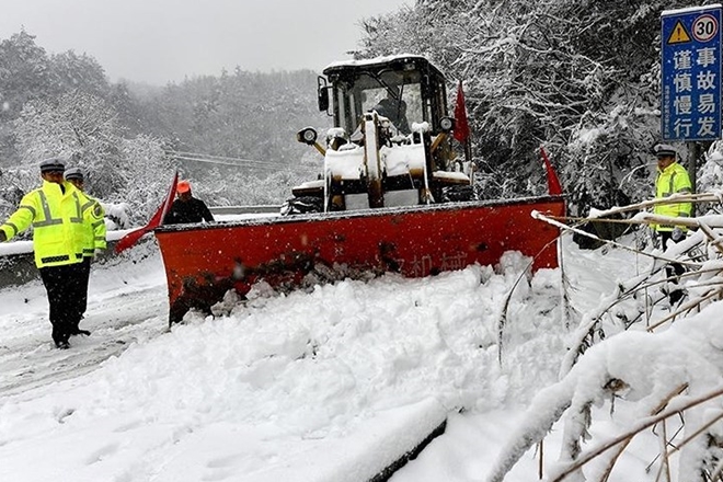 Bão tuyết tại Trung Quốc khiến 13 người tử vong, giao thông đình trệ
