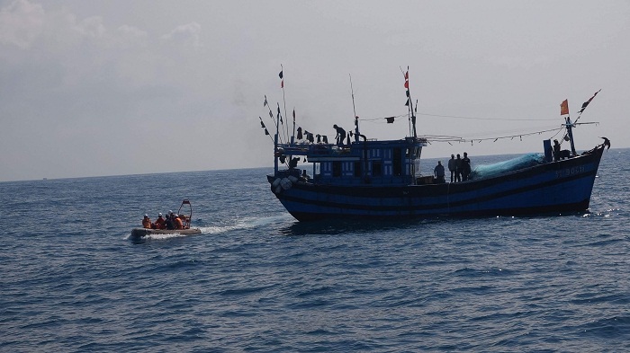 Đà Nẵng: Cấp cứu kịp thời ngư dân nguy kịch trên biển