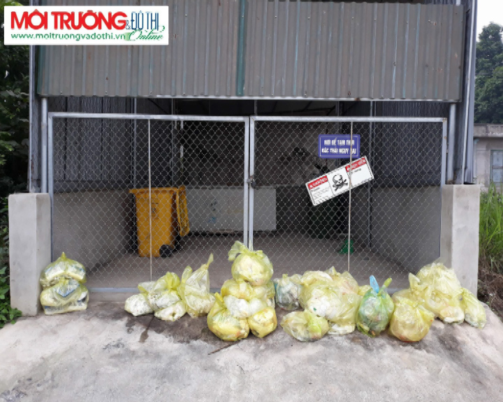 Đây là cách mà nhân viên BVĐK Phú Bình 'phân loại' rác thải y tế?