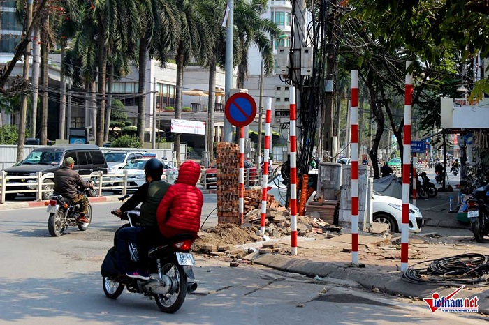 Biển báo trên phố Hà Nội bất ngờ 'bốc hơi', Sở GTVT Hà Nội nói gì?
