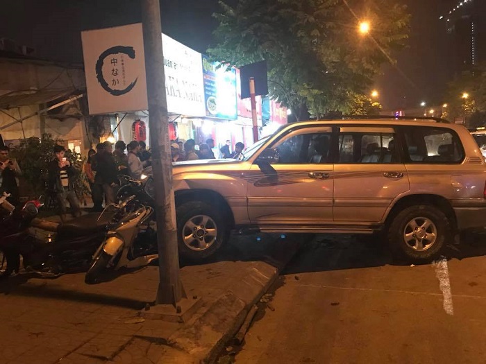 Ô tô “điên” gây tai nạn liên hoàn rồi bỏ chạy, nhiều người bị thương