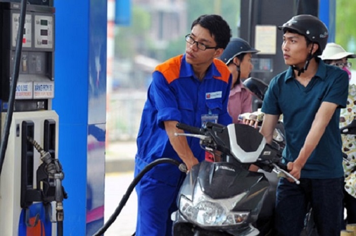 Thủ tướng yêu cầu báo cáo khẩn về sự chênh lệch giá xăng dầu