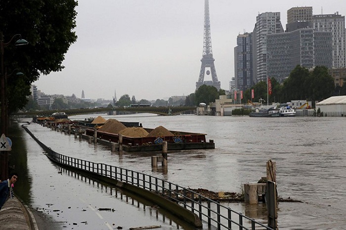 Nước sông Seine dâng cao kỷ lục, Pháp cảnh báo lũ lụt trên 23 tỉnh