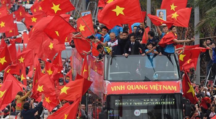 Cổ động viên Việt Nam khiến cộng đồng yêu bóng đá thế giới thán phục